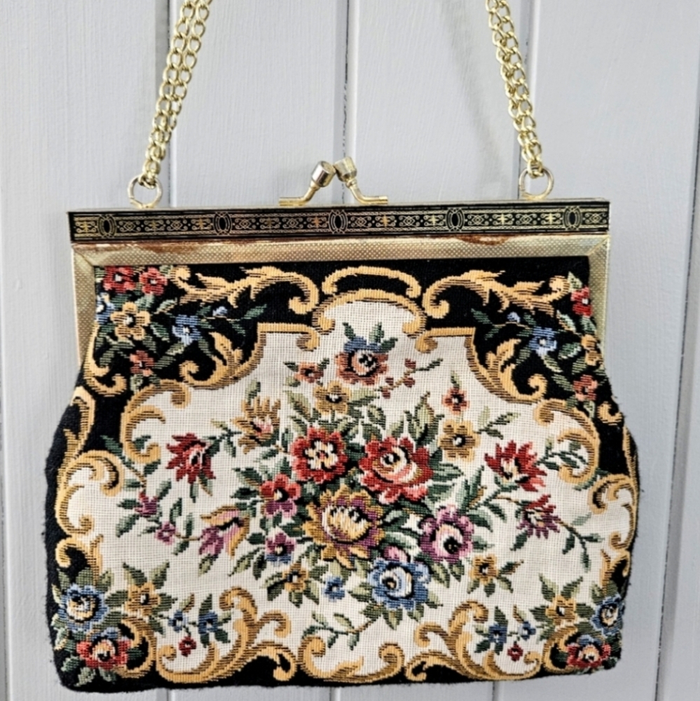 VTG BLACK & MULTICOLOR FLORAL TAPESTRY GOLD CHAIN METAL FRAME STRAP PURSE